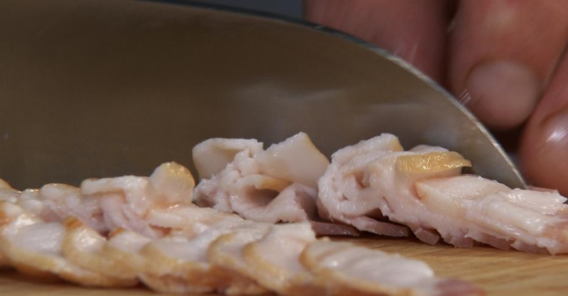 Говядина в красном вине и стейк из капусты