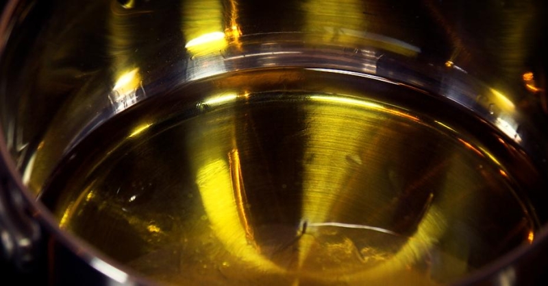 Сибас с зелёным пюре и соусом