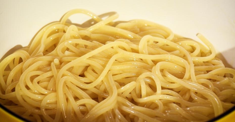 Стейк с пастой в томатном соусе