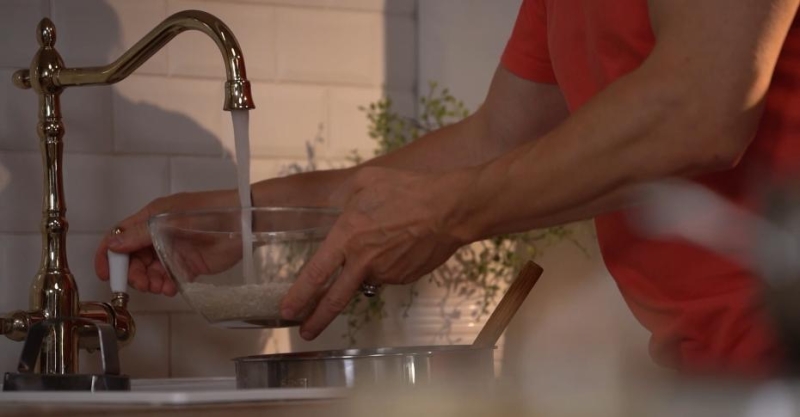 Сочные мини-фрикадельки и рис с карри