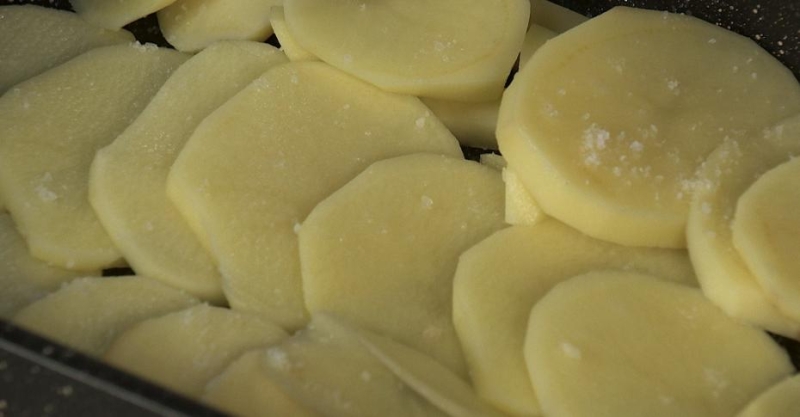 Картофельная запеканка с сыром