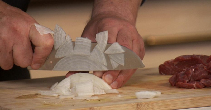 Бефстроганов с грибами и картофельным пюре