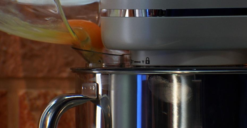 Яблочные пончики в карамели