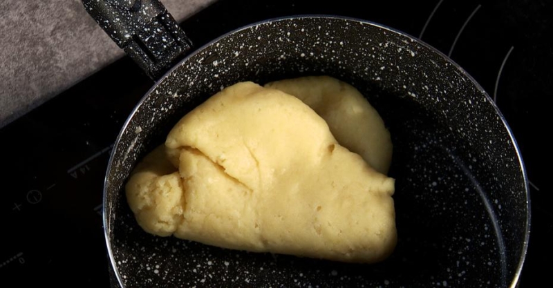 Яблочные пончики в карамели