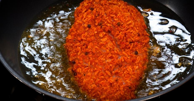 Паста а-ля Альфредо и курица в красной панировке