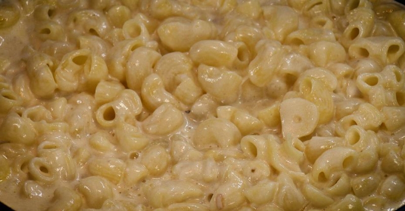 Паста а-ля Альфредо и курица в красной панировке