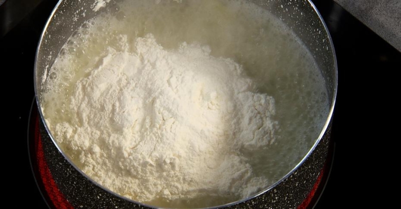 Яблочные пончики в карамели