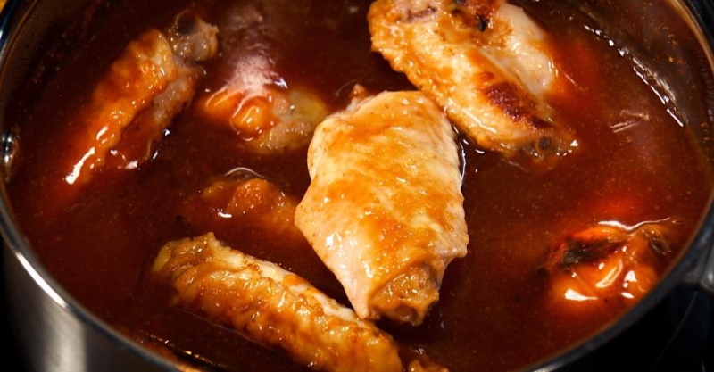 Куриные крылья в глазури из энергетика