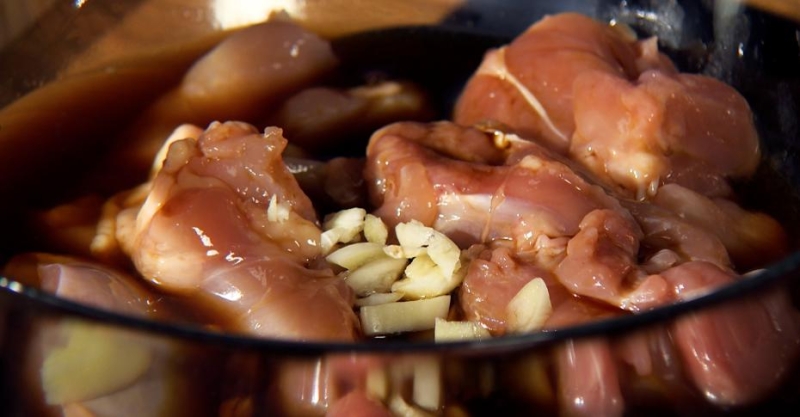 Адобо с курицей