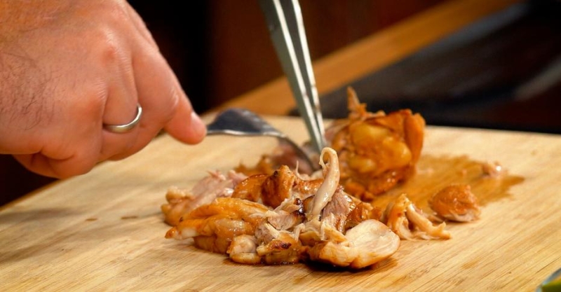 Энчиладас с курицей в соусе