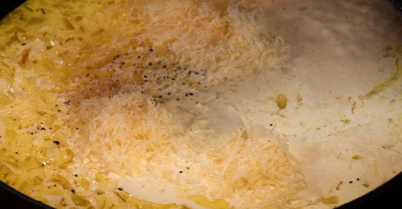 Паста а-ля Альфредо и курица в красной панировке