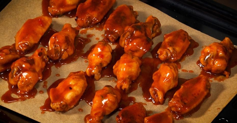 Куриные крылья в глазури из энергетика
