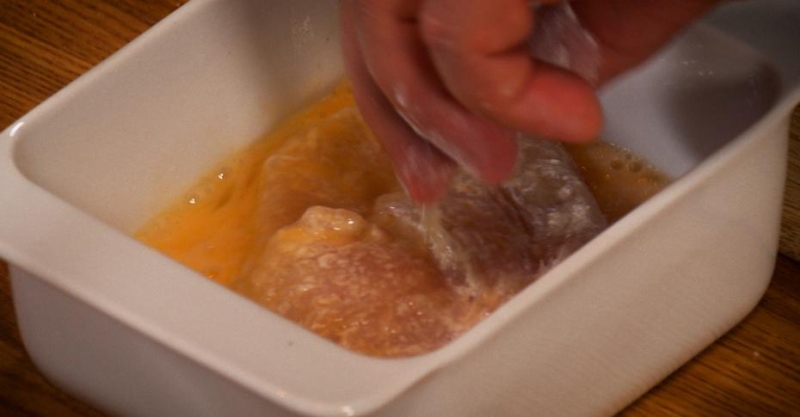 Паста а-ля Альфредо и курица в красной панировке