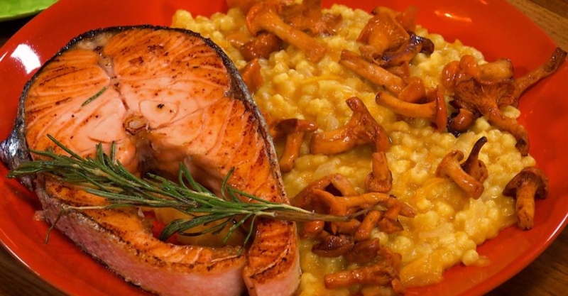 Звёздочки с тыквой, лисичками и лососем