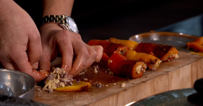 Закусочные рулетики из перцев